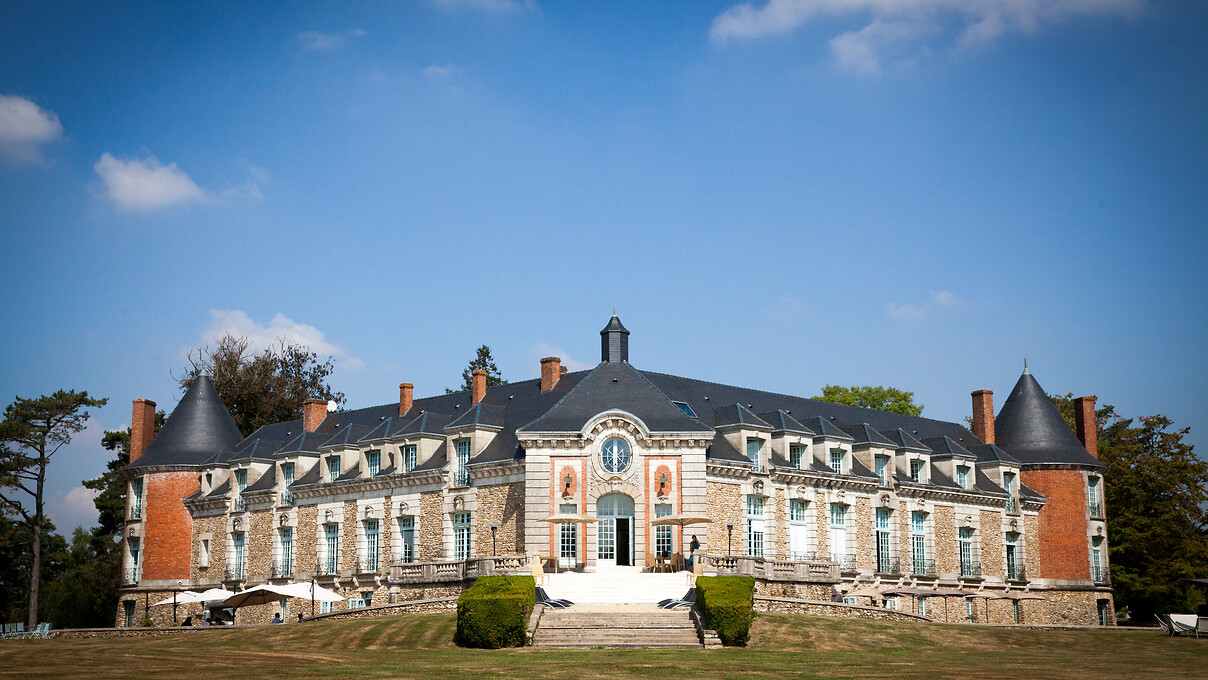 Chateau De Ronqueux Lieu De Seminaire Et Salles De Reunion A Bullion France