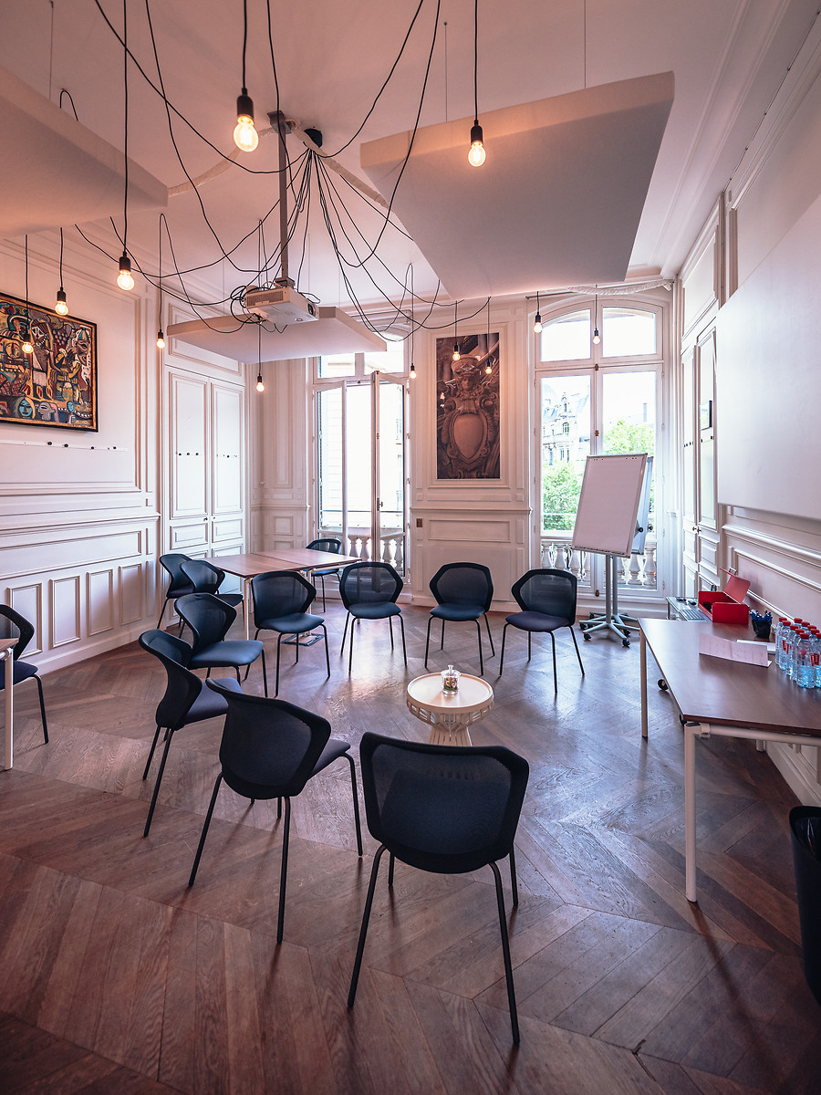 Location de salle de réunion Mantes-la-Jolie art disposition rond | Châteauform'